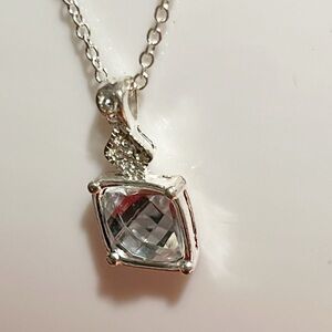 Avon NRT Signed Silver-Tone Crystal Pendant Necklace – 19”